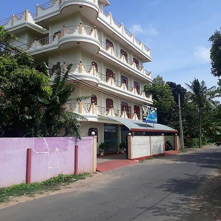 Hotel Blue Whale Jaffna Buitenkant foto