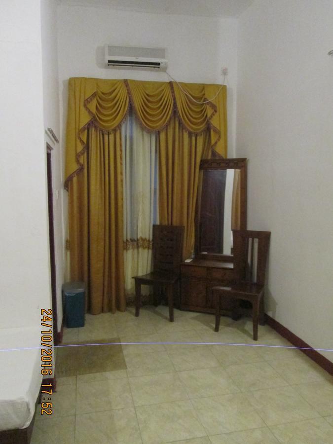 Hotel Blue Whale Jaffna Buitenkant foto