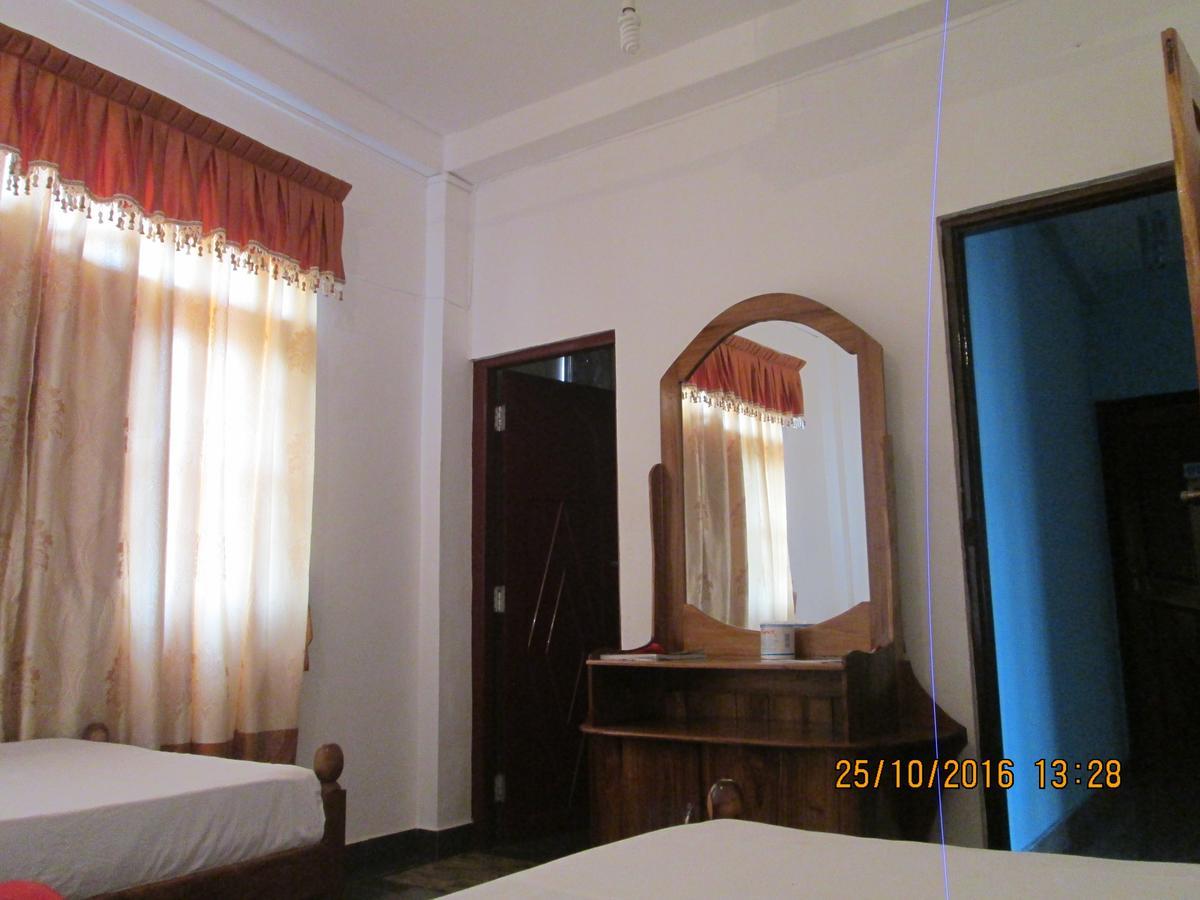 Hotel Blue Whale Jaffna Buitenkant foto