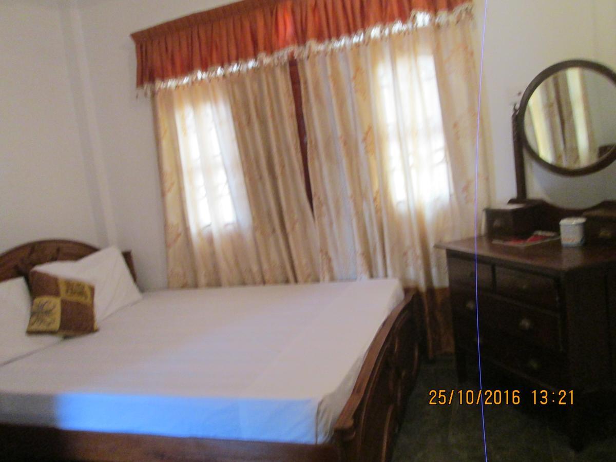 Hotel Blue Whale Jaffna Buitenkant foto