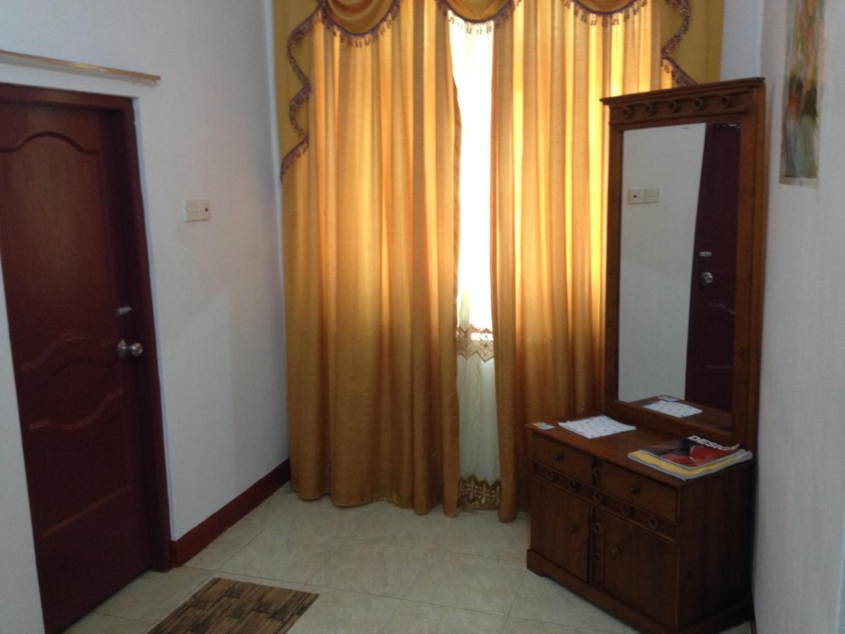 Hotel Blue Whale Jaffna Buitenkant foto