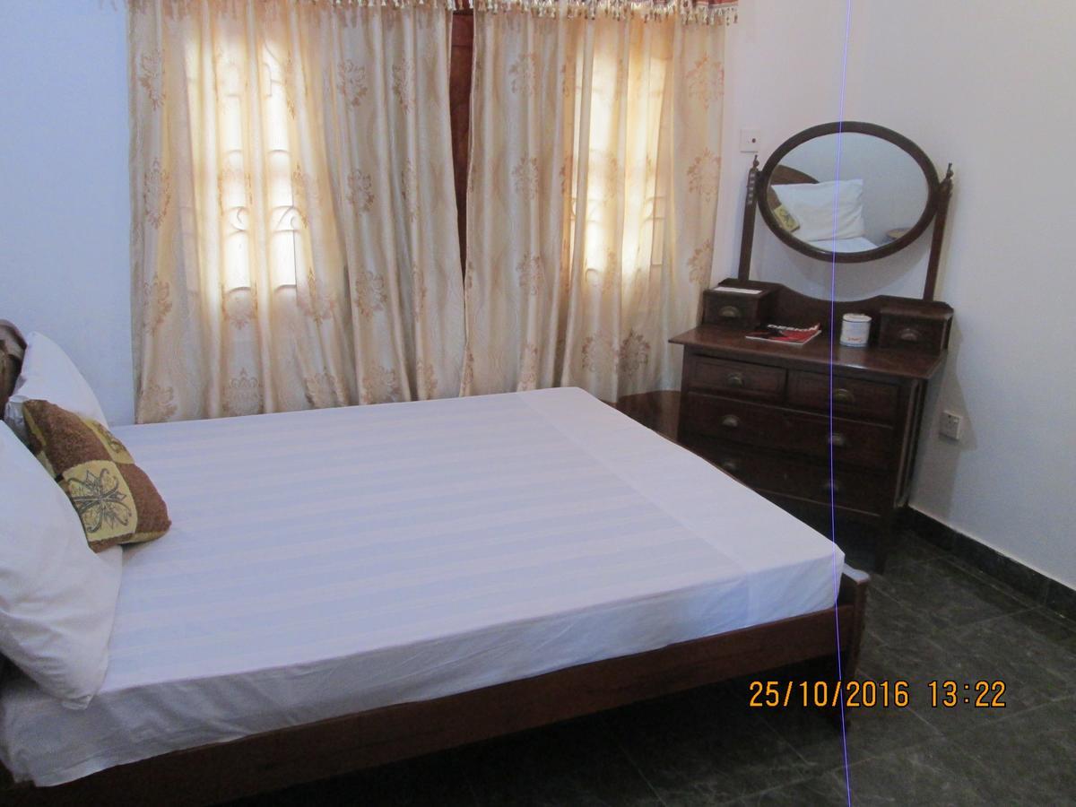 Hotel Blue Whale Jaffna Buitenkant foto