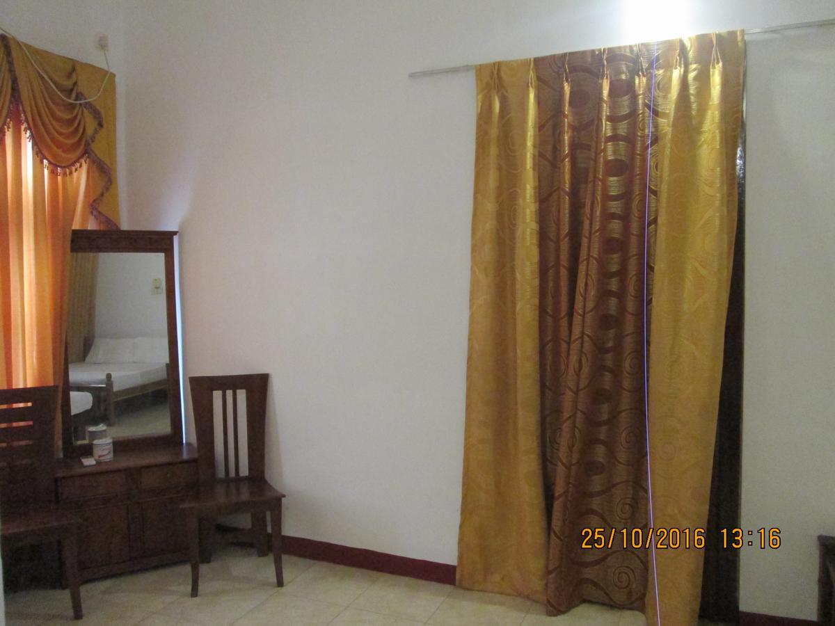 Hotel Blue Whale Jaffna Buitenkant foto