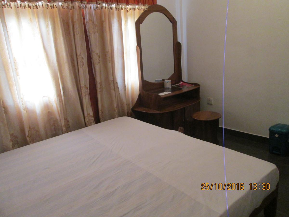 Hotel Blue Whale Jaffna Buitenkant foto
