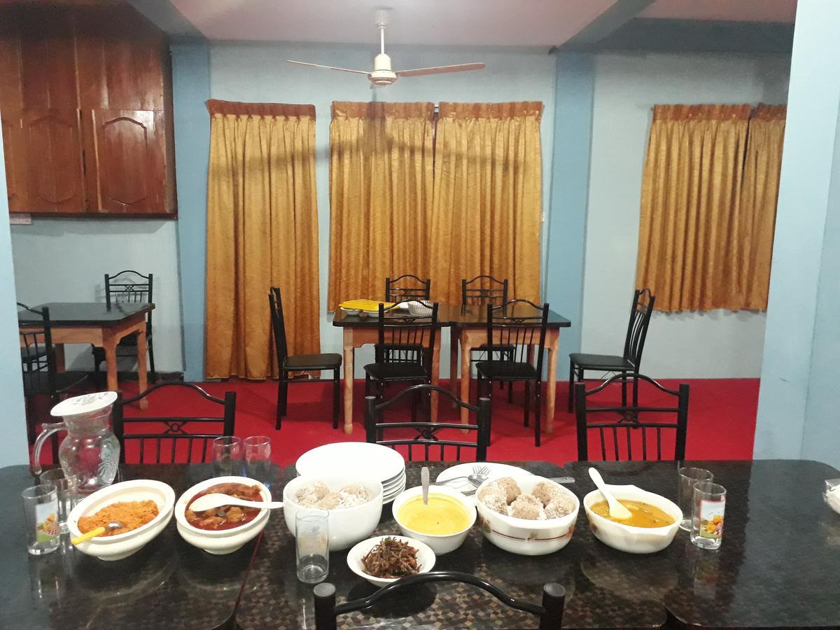 Hotel Blue Whale Jaffna Buitenkant foto