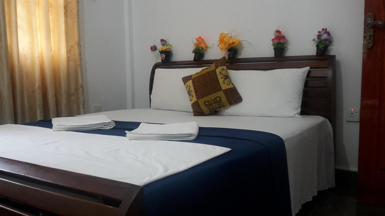 Hotel Blue Whale Jaffna Buitenkant foto