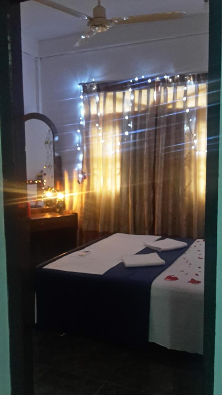 Hotel Blue Whale Jaffna Buitenkant foto