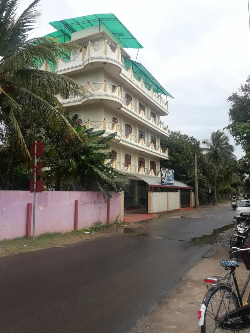 Hotel Blue Whale Jaffna Buitenkant foto