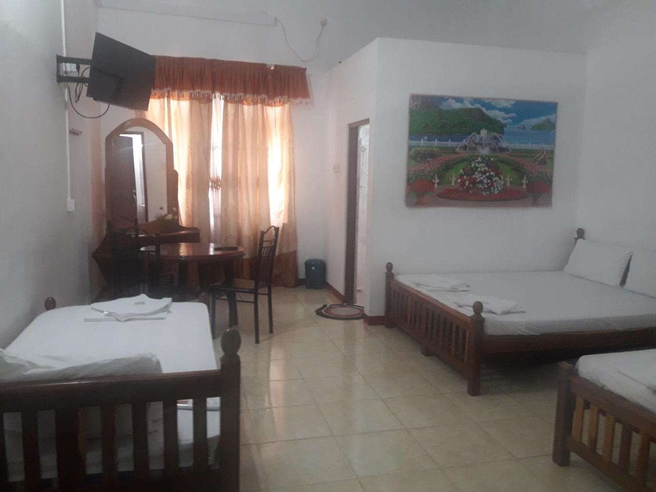 Hotel Blue Whale Jaffna Buitenkant foto