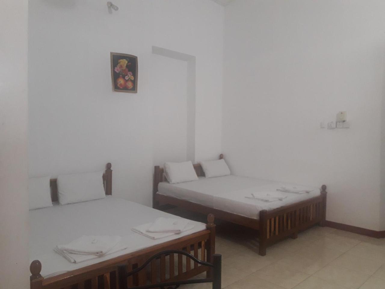 Hotel Blue Whale Jaffna Buitenkant foto
