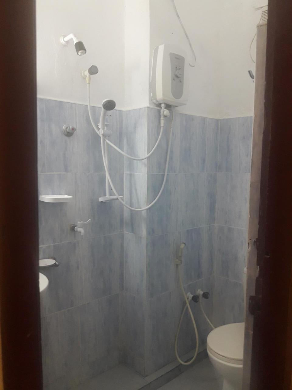 Hotel Blue Whale Jaffna Buitenkant foto
