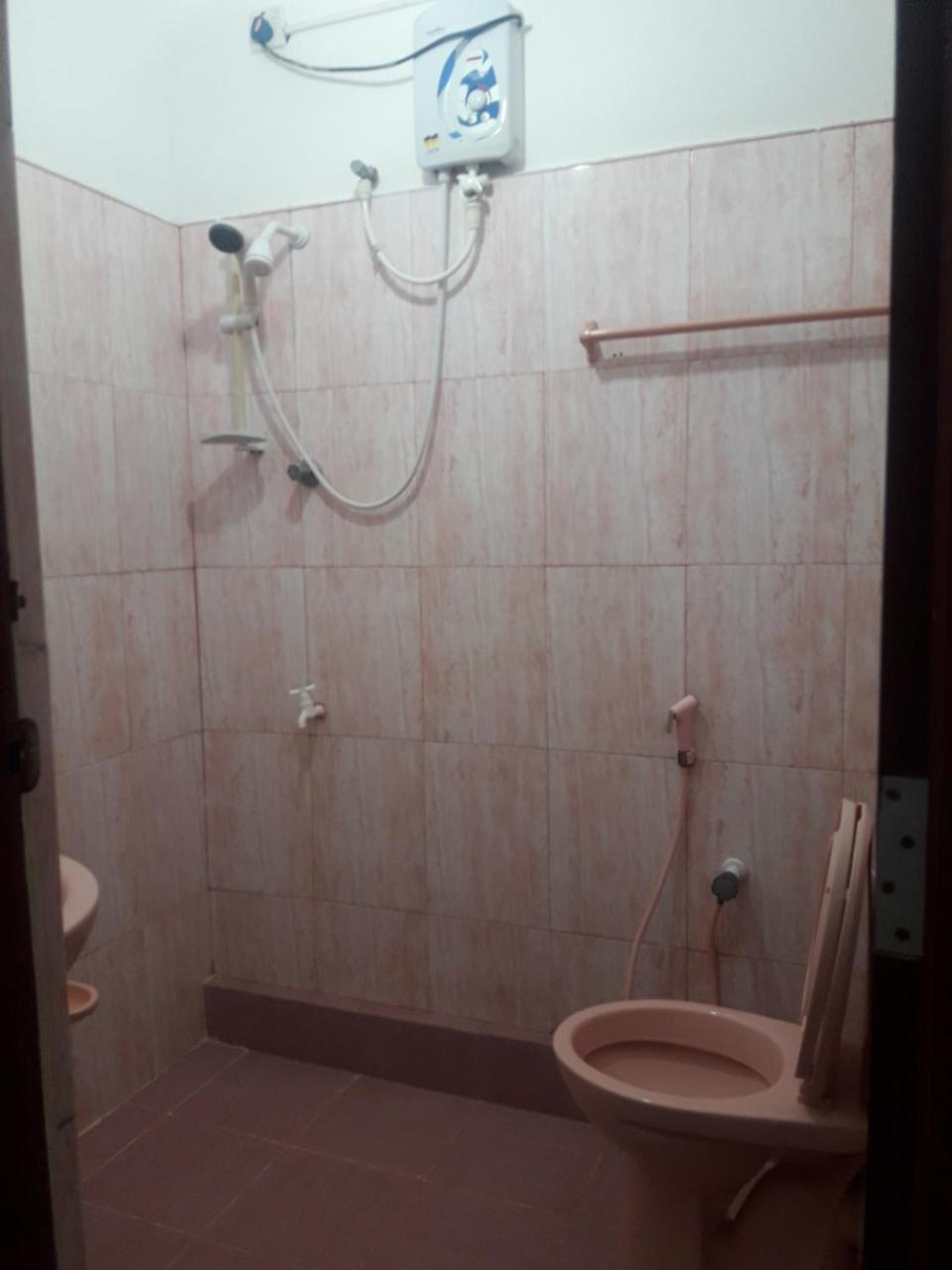 Hotel Blue Whale Jaffna Buitenkant foto