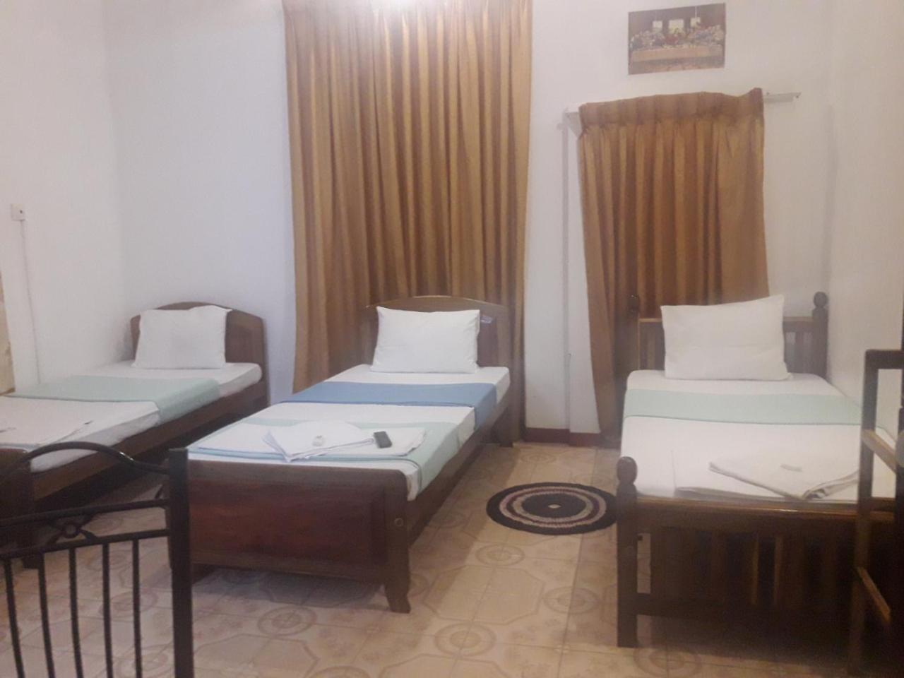 Hotel Blue Whale Jaffna Buitenkant foto