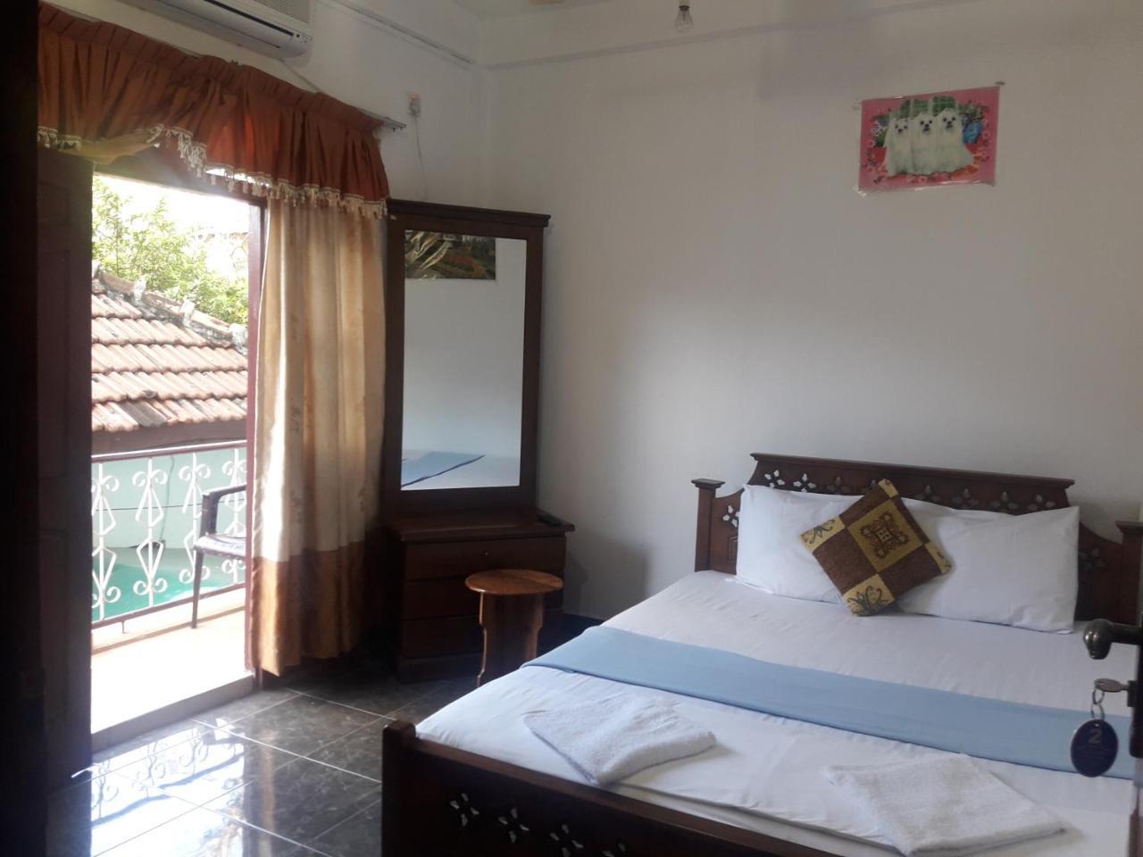 Hotel Blue Whale Jaffna Buitenkant foto