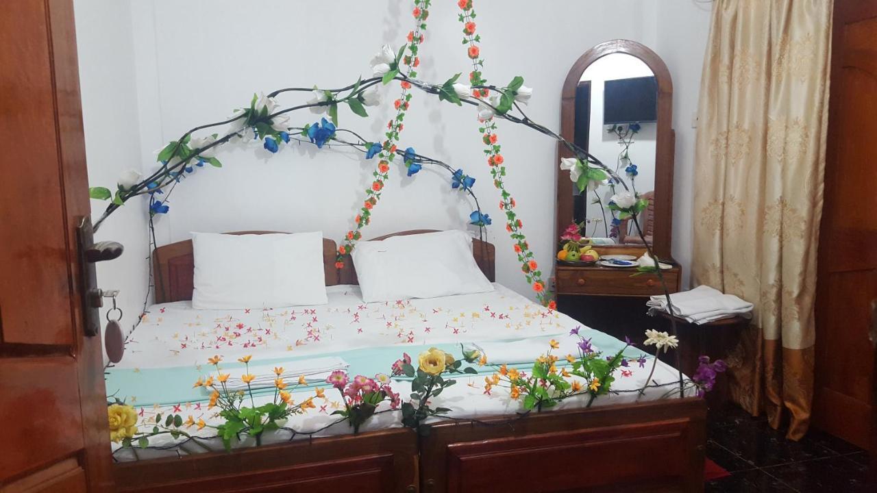 Hotel Blue Whale Jaffna Buitenkant foto